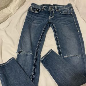 Women’s viggos skinny jeans with rips on knees